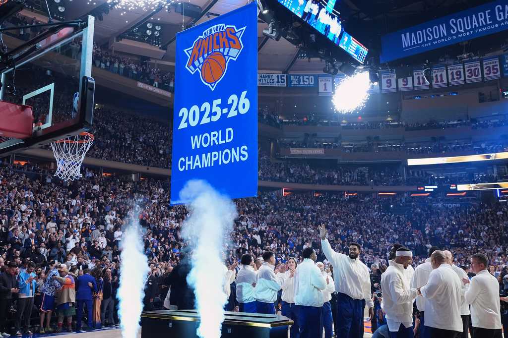 NBA champion Knicks celebrate 2 titles on a banner night in Madison Square Garden