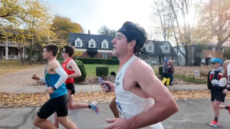 Pelari yang akan berpartisipasi dalam Boston Marathon mengumpulkan dana untuk mengajak anak