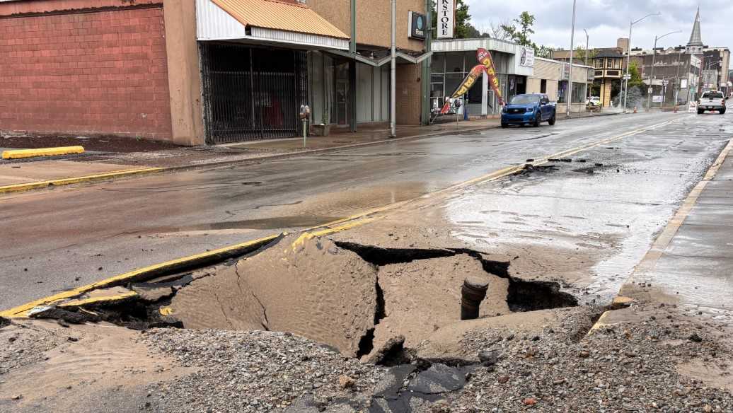 Water main break floods roads in McKeesport, Allegheny County