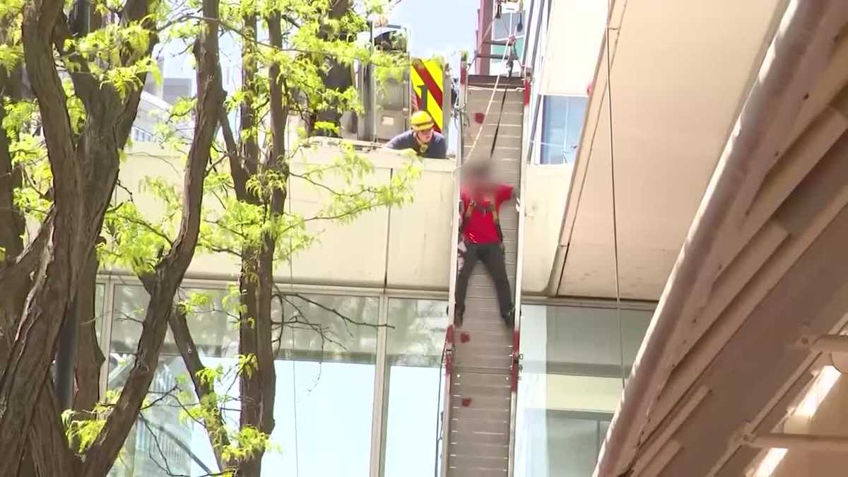 1 man injured, another rescued after window washing platform collapses in downtown Des Moines