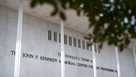Does this video show workers removing Trump’s name from the Kennedy Center?