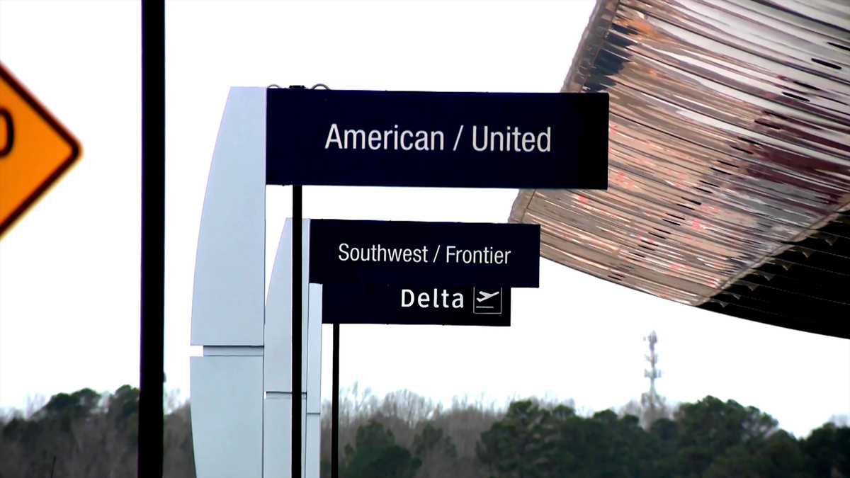 Mississippi airport trial centers on management changes