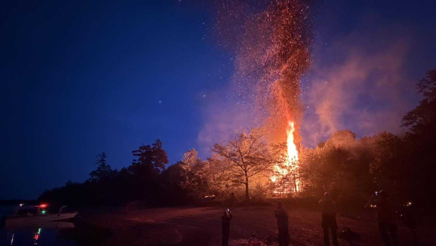 Crews work to contain wildfire on Lake Hartwell island
