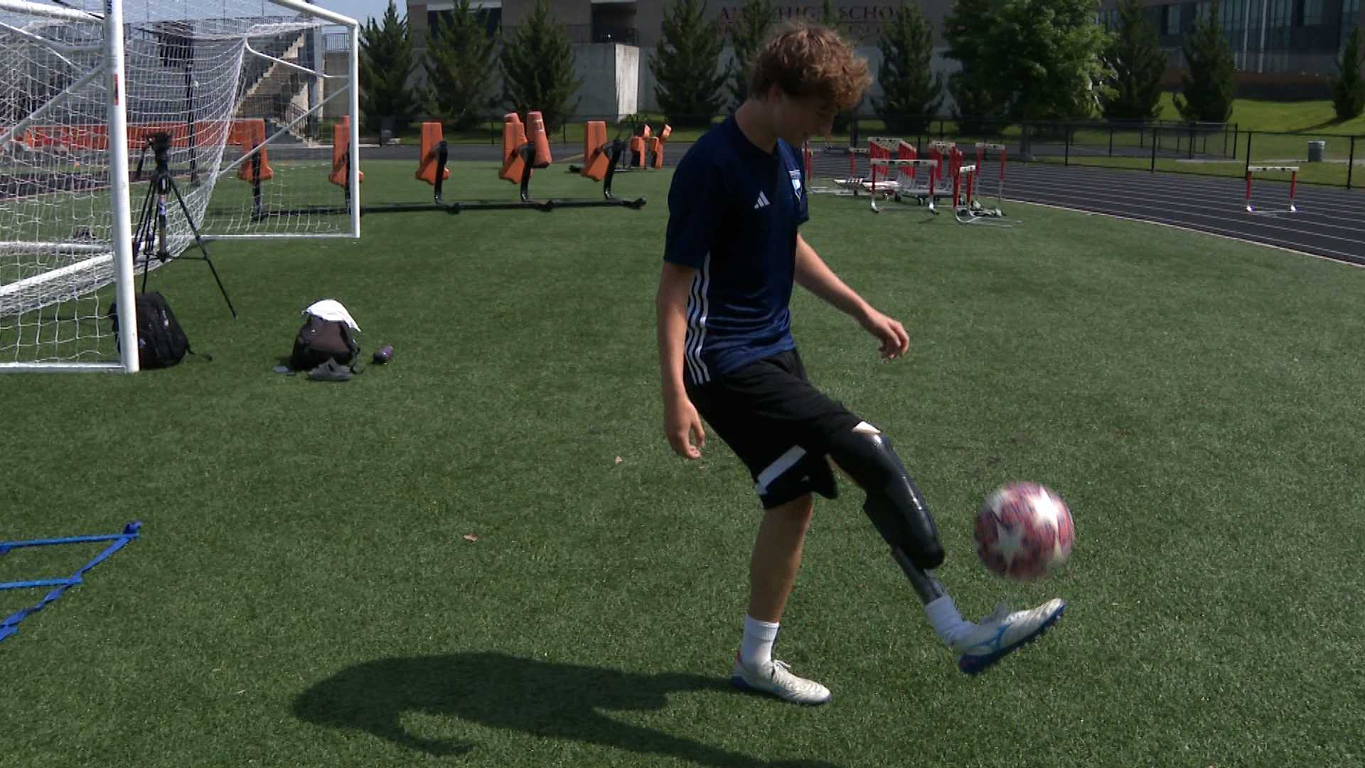 Ames High amputee soccer player Finn Murphy says he 'forgets' his prosthetic leg on the field