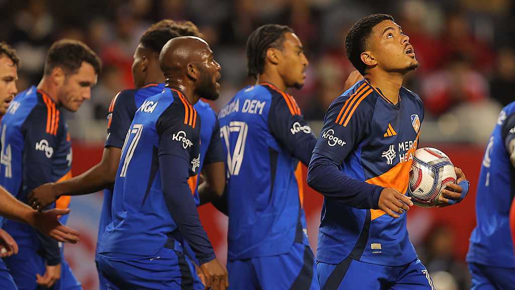 Evander’s hat trick, Roman Celentano’s 8 saves help Cincinnati beat Fire 3-2
