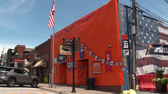 Parkville bar turns orange, embraces Netherlands fans during World Cup