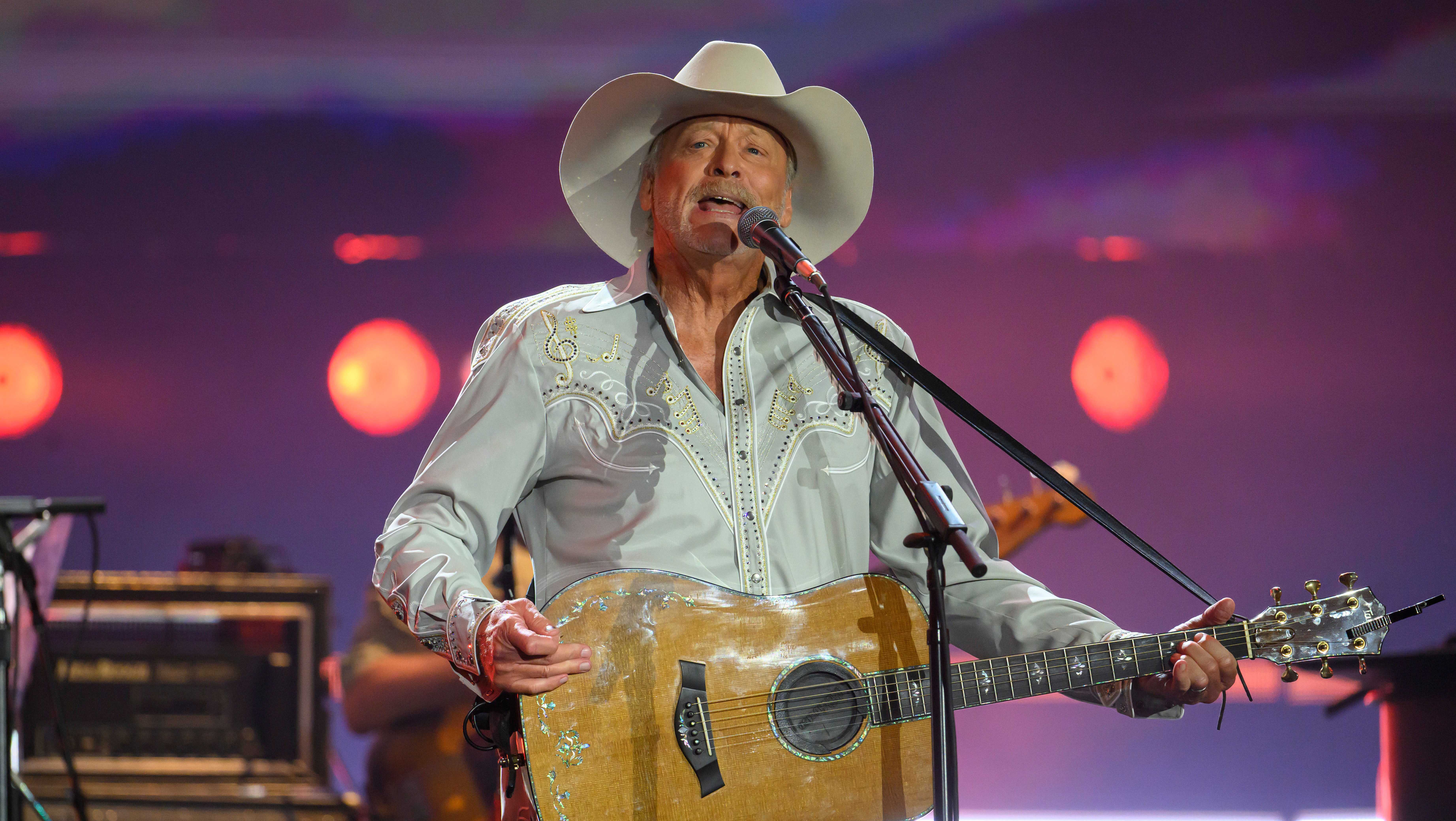 Country legend Alan Jackson plays final show amid battle with degenerative nerve condition