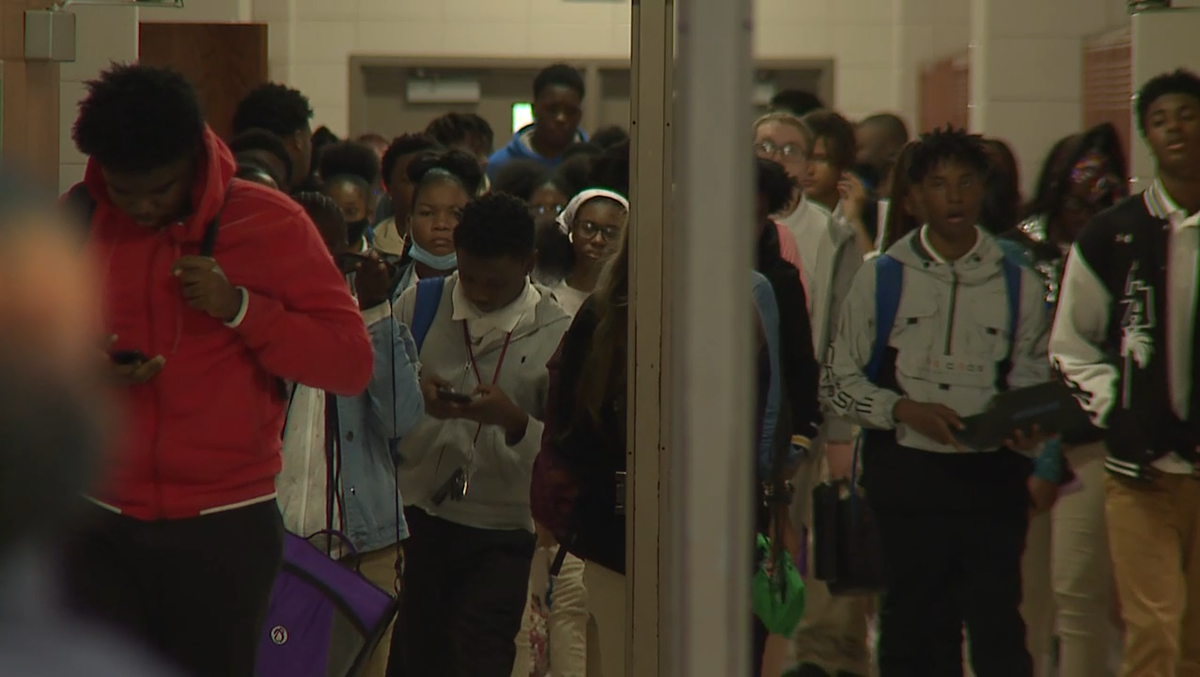 Students push back on Savannah-Chatham schools' new cellphone rule
