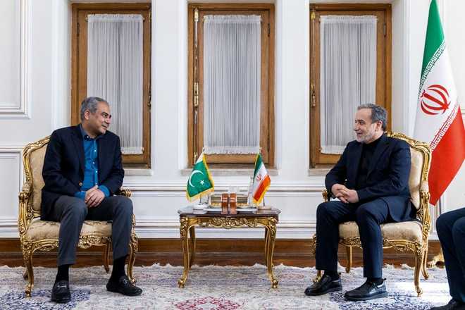 In this photo, released by the Iranian Foreign Ministry, Foreign Minister Abbas Araghchi, right, meets Pakistan&amp;#39;s Interior Minister Mohsin Naqvi, in Tehran, Iran, Saturday, June 20, 2026.