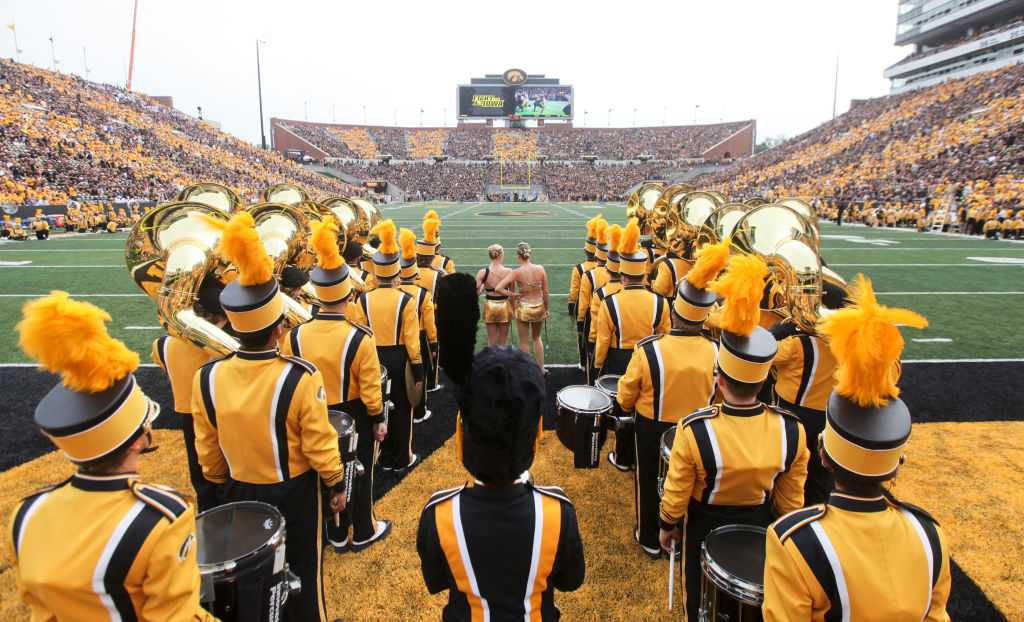 Iowa marching band member dies after collapsing during football game