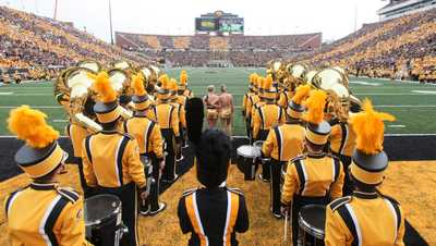 Iowa marching band member dies after collapsing during football gamewdsu