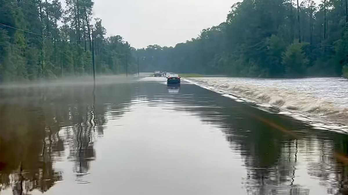 South Mississippi flooding prompts rescues, shelter openings