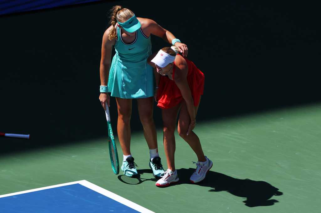 Player helps injured opponent in compassionate US Open moment