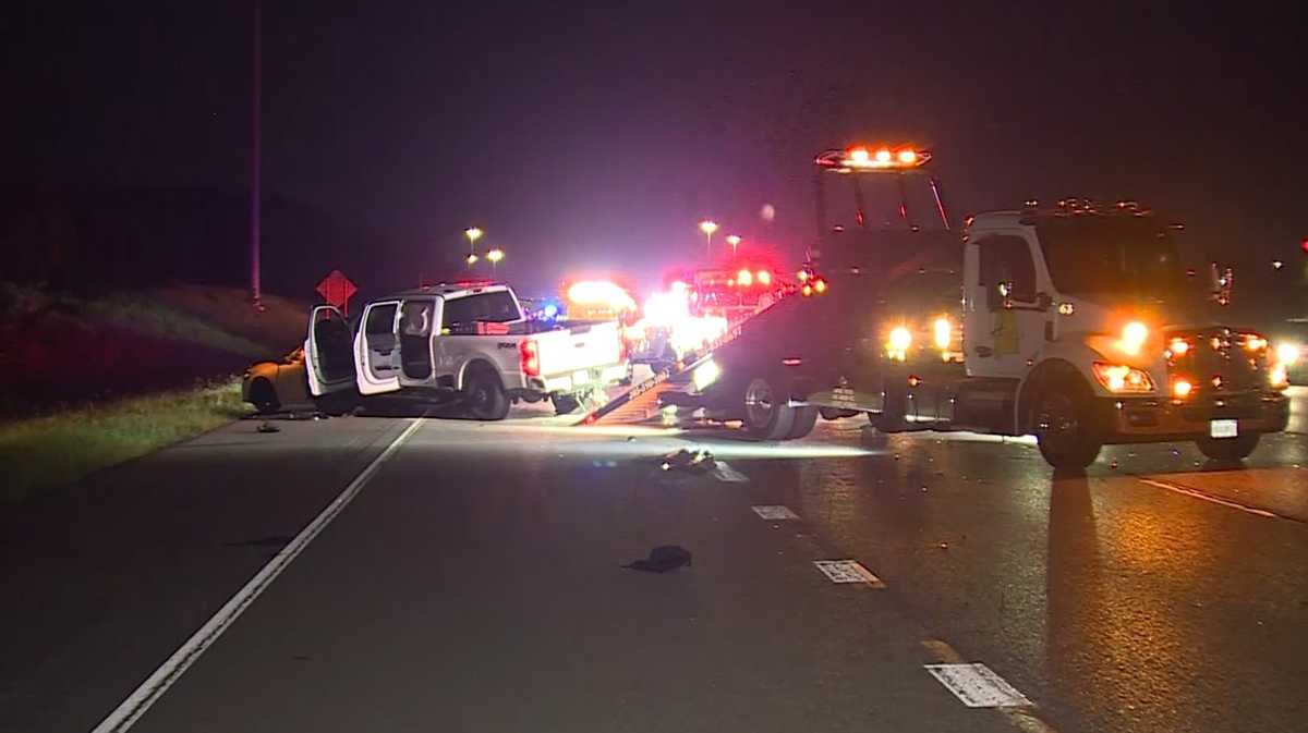 Two-vehicle crash blocks southbound lanes on I-65 in Jefferson County