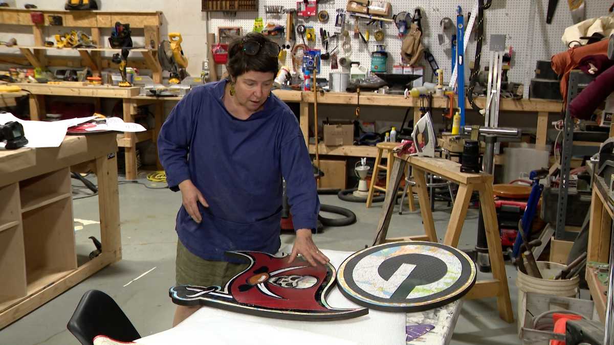 Pittsburgh artist crafts 32 custom pieces for NFL draft stage