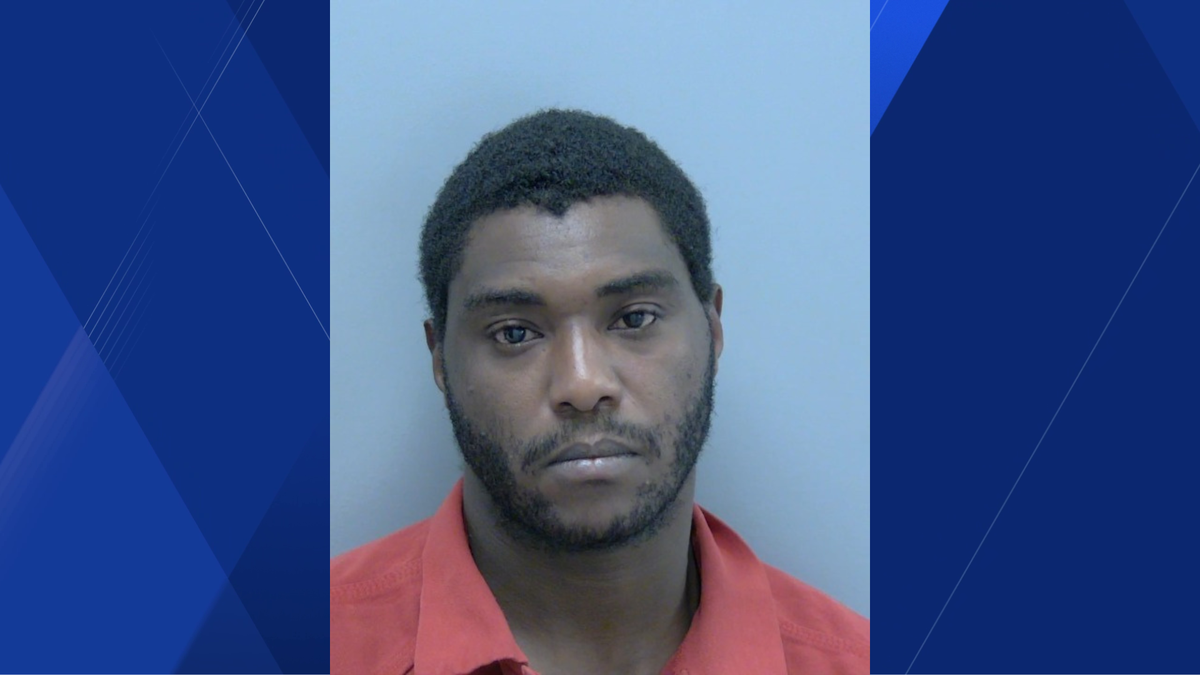 Fort Myers man accused of violating probation after arrest for attacking senior citizen over $10