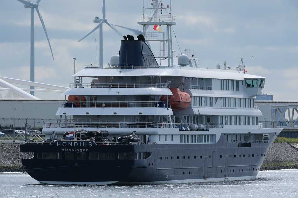 US puts up $750K to evacuate an American who was aboard hantavirus cruise ship from remote island