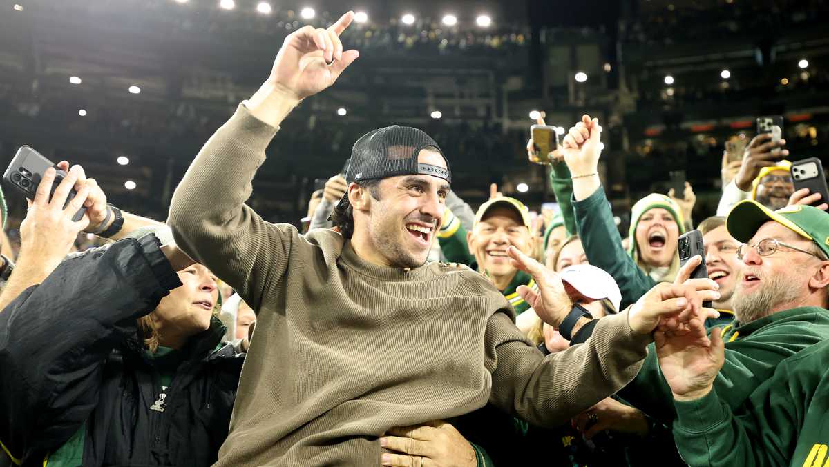 Brewers Bring World Series  celebration to Packers Game