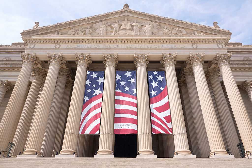 Former US archivists warn that Trump's effort to ignore records law jeopardizes national security and government continuity