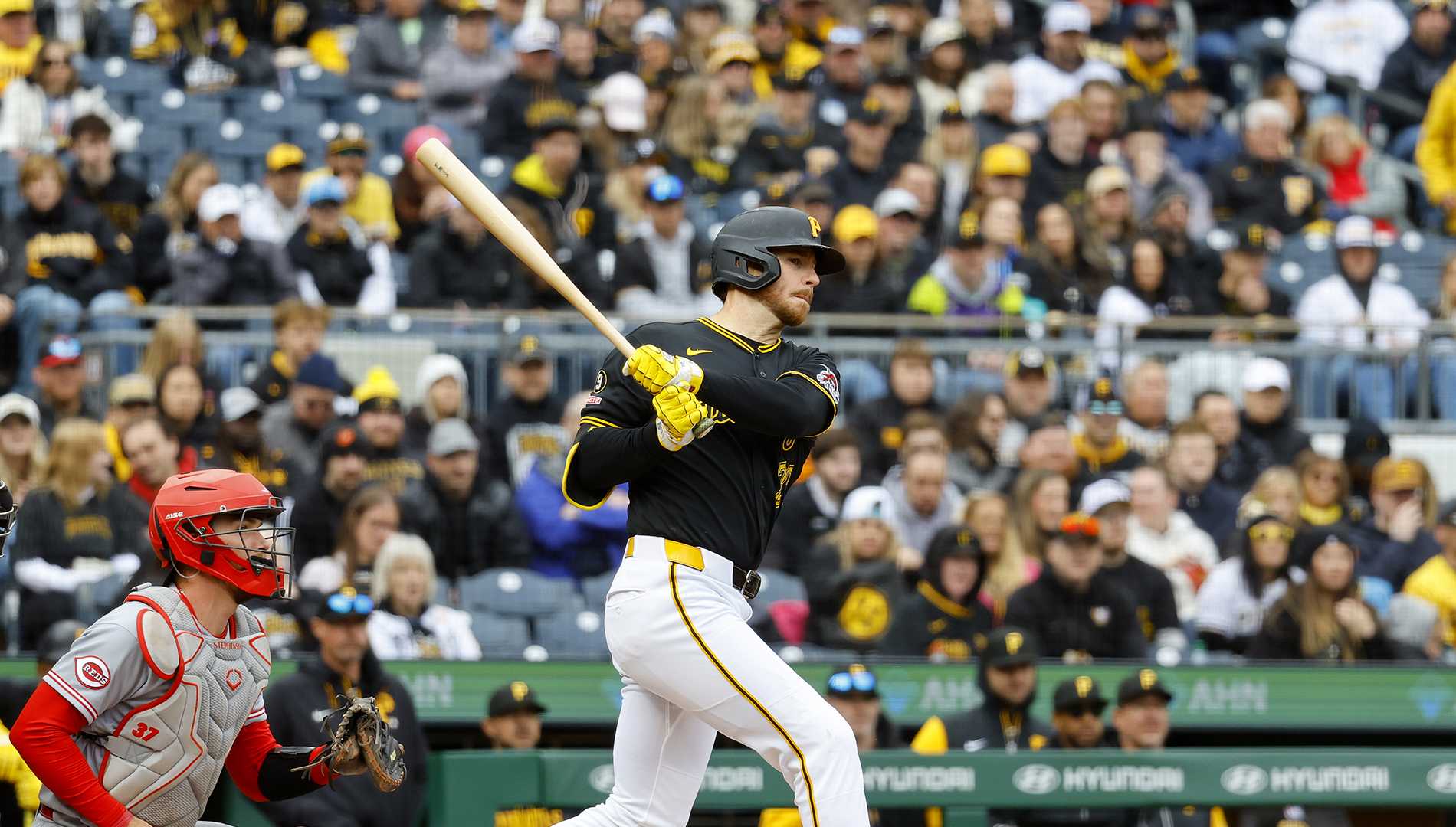 Pirates slugger out of action, placed on injured list
