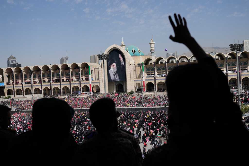 Iran begins dayslong funeral for late supreme leader killed in war