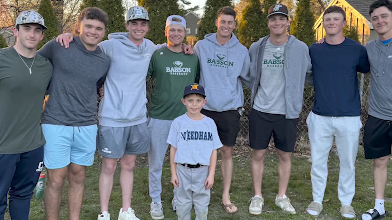 Young fan gets big surprise from Babson baseball team