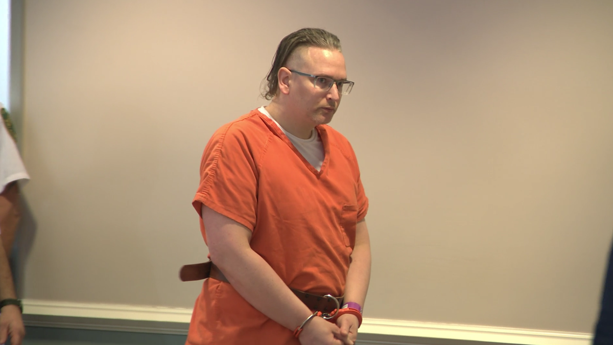 Man pleads guilty to killing father more than 20 years ago
