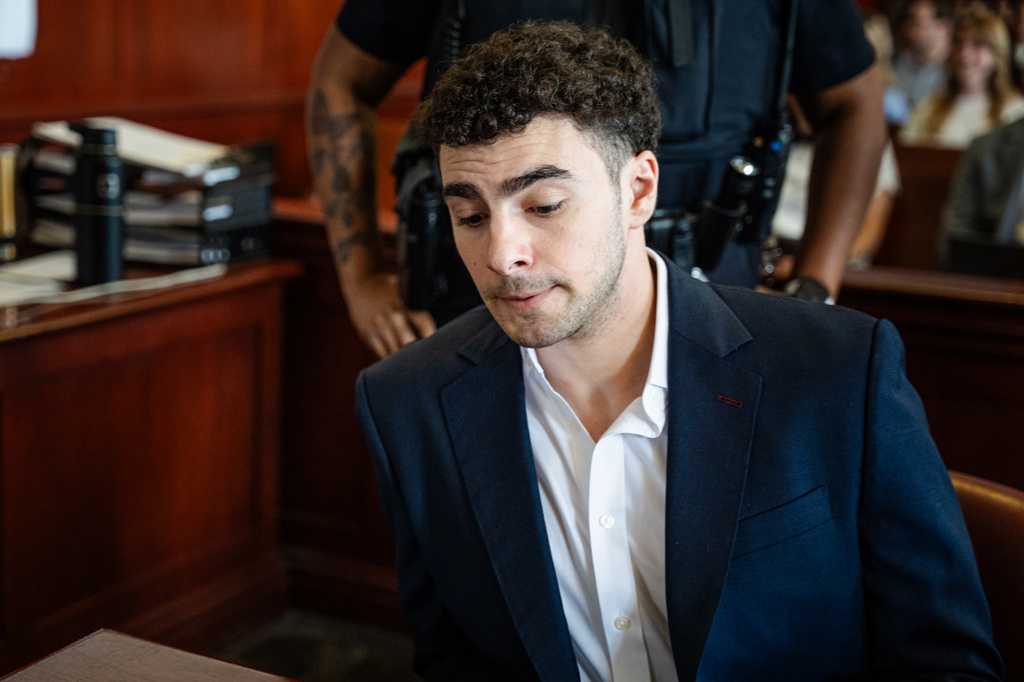 koco.com - Luigi Mangione gets stuck in elevator as judge delays his federal trial until January