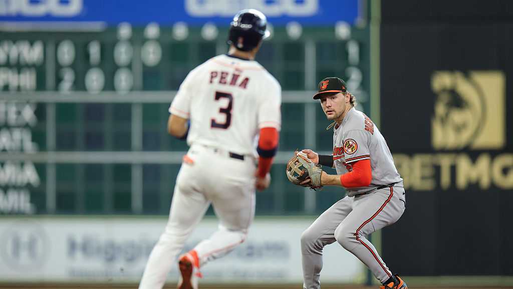 Orioles beat Astros 4 - 2 in 11 innings