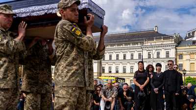 A pregnant soldier mourns her husband at his funeral in Ukraine ketv