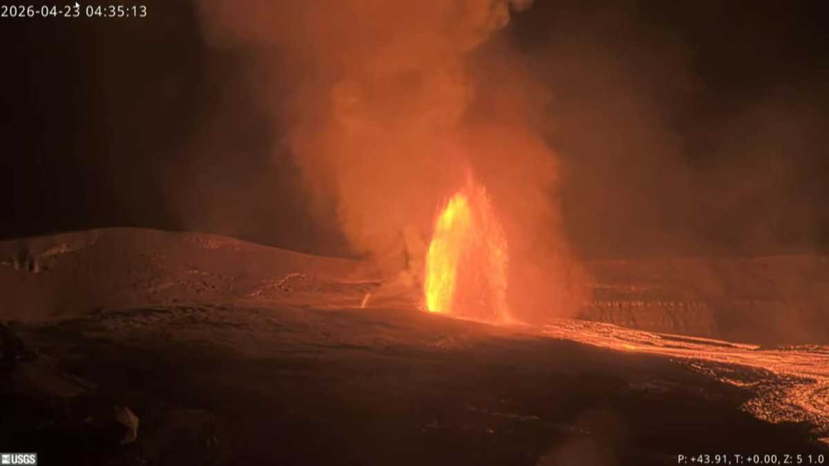 Kilauea volcano erupts, spewing out mesmerizing fountain of lava