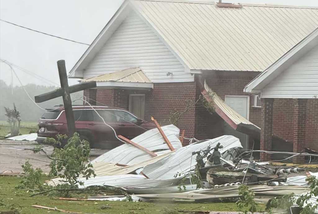 Video shows devastation after tornadoes flatten Mississippi communities ...