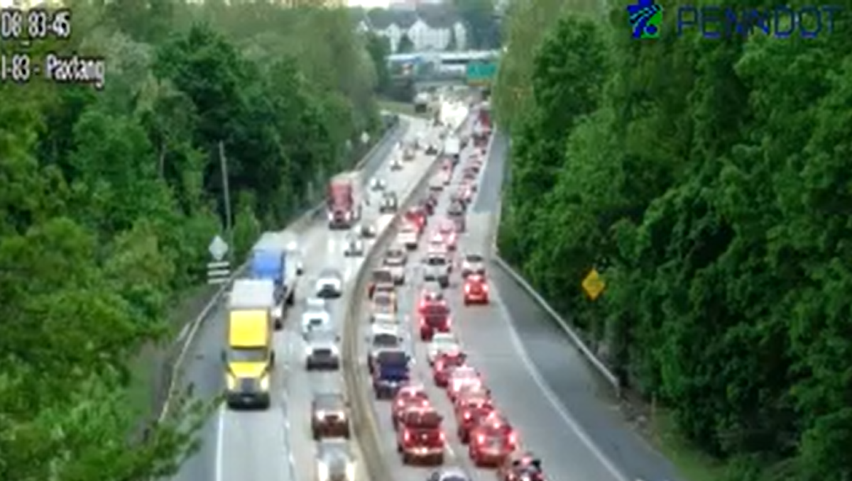 Crash shuts down I-83, causes delays in Dauphin County, Pa.