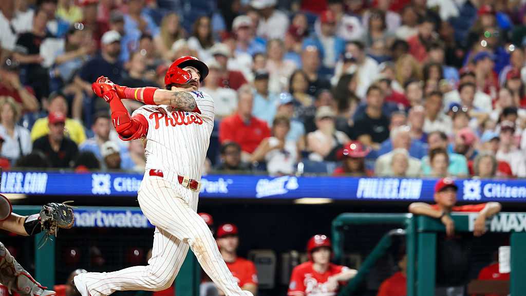 Bryson Stott’s 2-run HR in the 8th inning lifts Phillies past the Reds 5-4