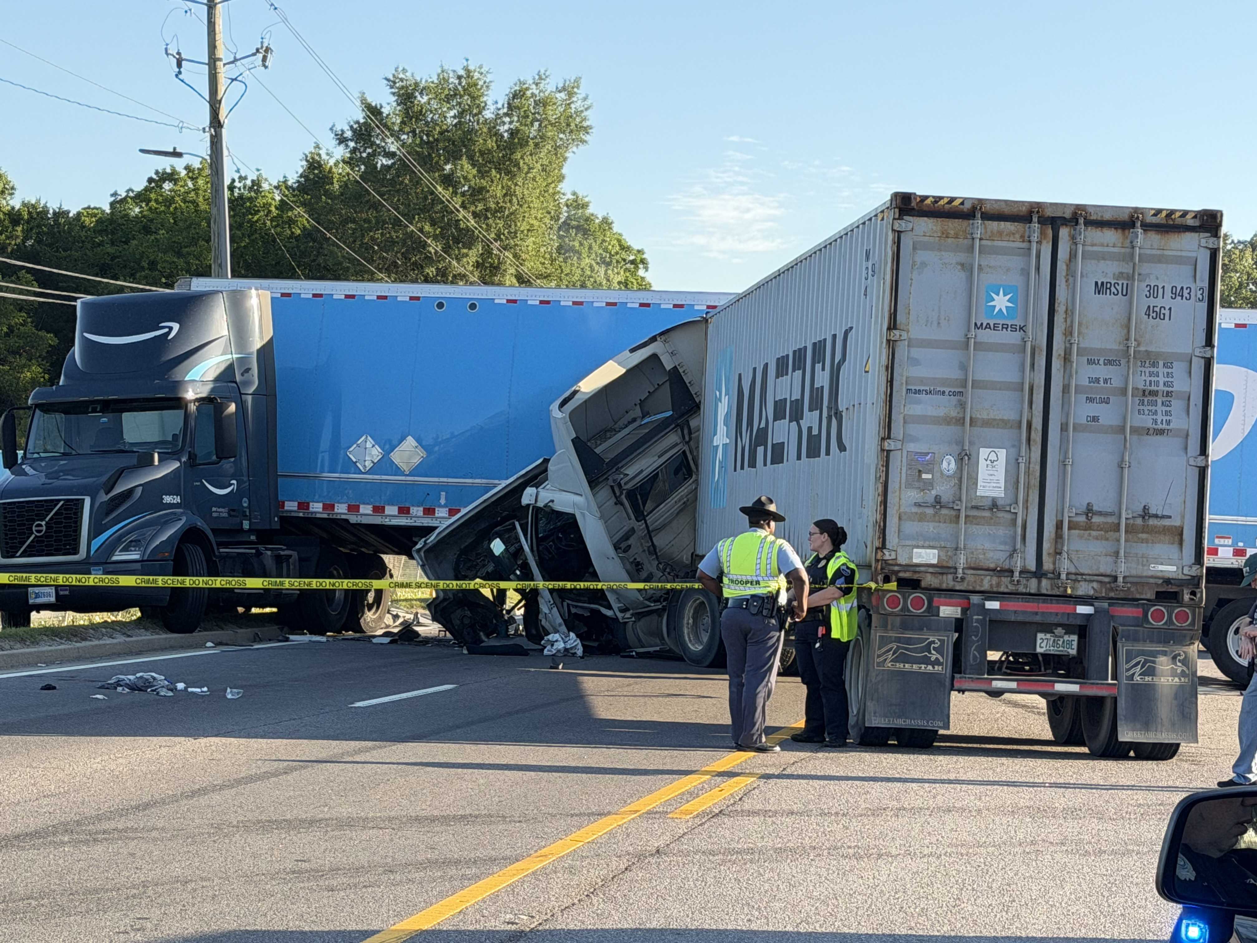 Crash involving tractor trailers leads to Savannah lane closures - WJCL