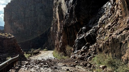 Rockslide closes Gilman Tunnels