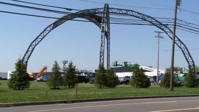 Built in South-Central Pennsylvania, 'The Claw' arrives at White House ahead of UFC event