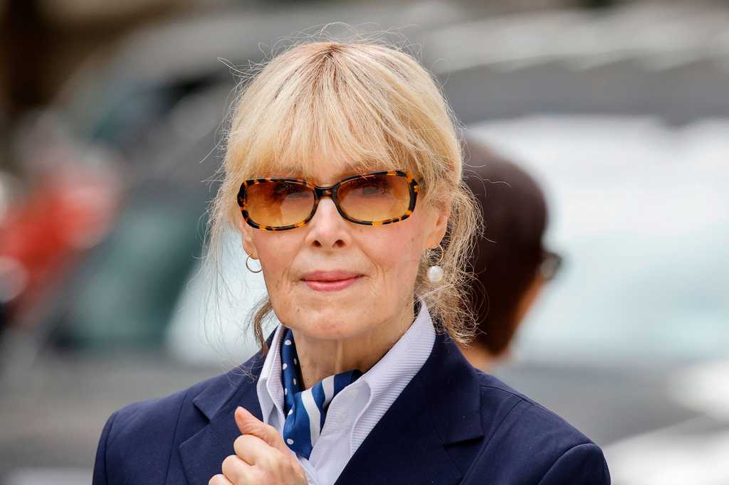Top federal prosecutor in Chicago denies investigation into E. Jean Carroll, disputing media reports