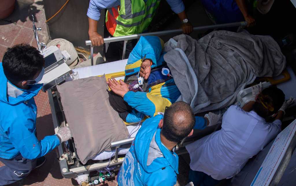 Guide missing for a week on Everest crawls back to base camp: 'Nothing short of a miracle'