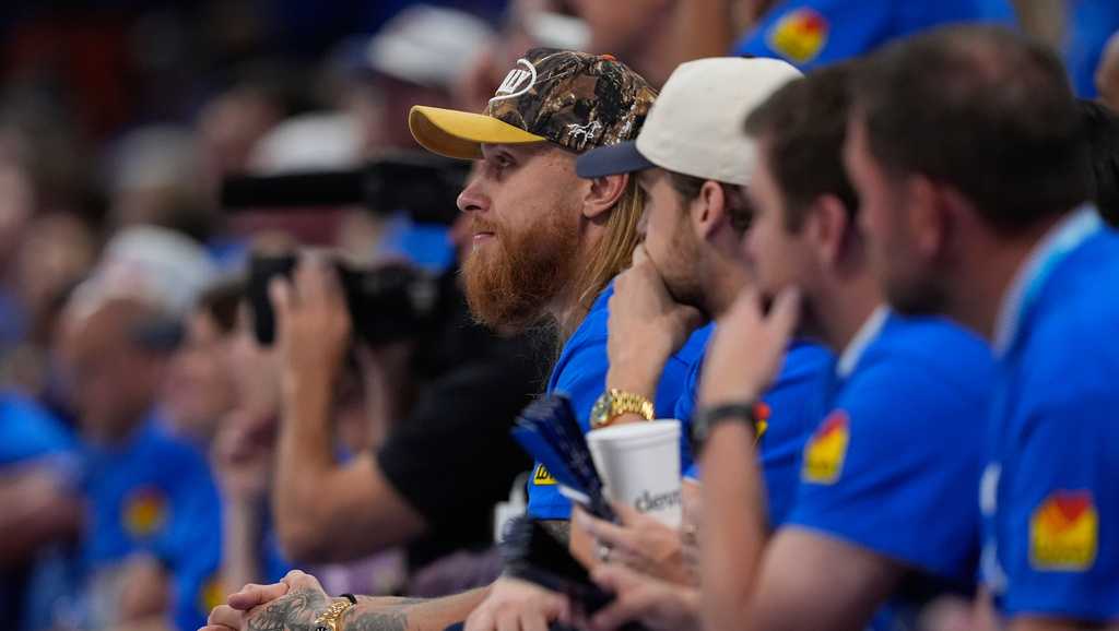 San Francisco 49ers' George Kittle sits courtside to cheer on Thunder in West Finals