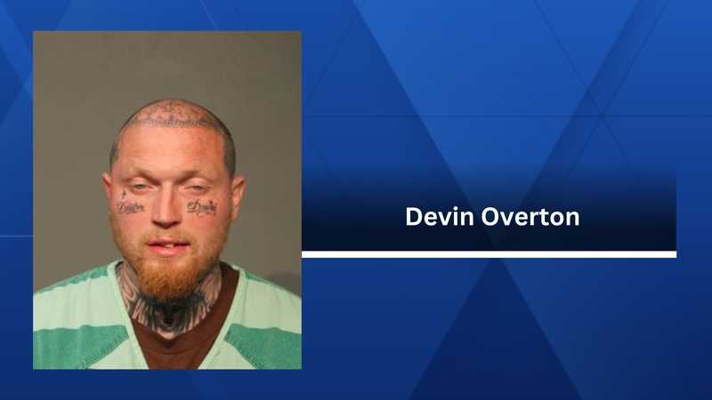 Man leads chase through Des Moines before crashing at Blank Park Zoo, per police