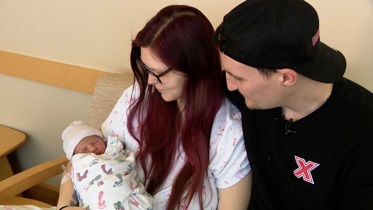 'Catch the baby': Nebraska couple recounts moments they delivered their baby at stoplight