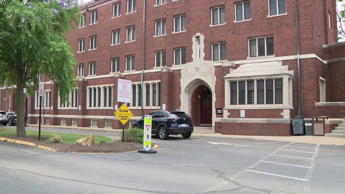Pa. state senator hosts roundtable on nursing shortage at Carlow University