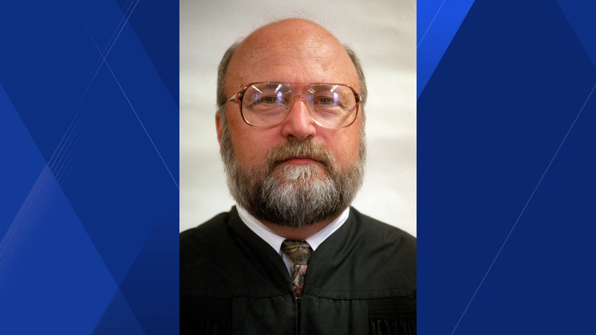 FORT MYERS JUDGE JOHN E. STEELE, WHO HANDLED MAJOR FEDERAL CASES, DIES AT 77