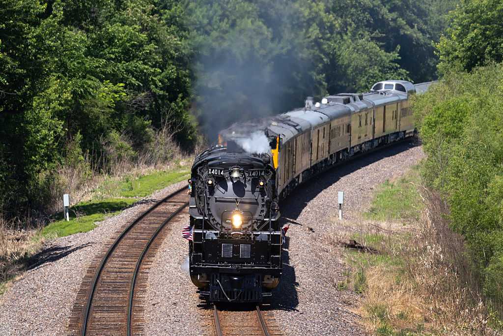 World's largest steam locomotive 'Big Boy' arrives in Lebanon, Pa.