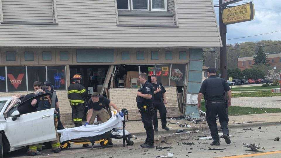 Liquor store damaged in South Milwaukee 3-vehicle crash