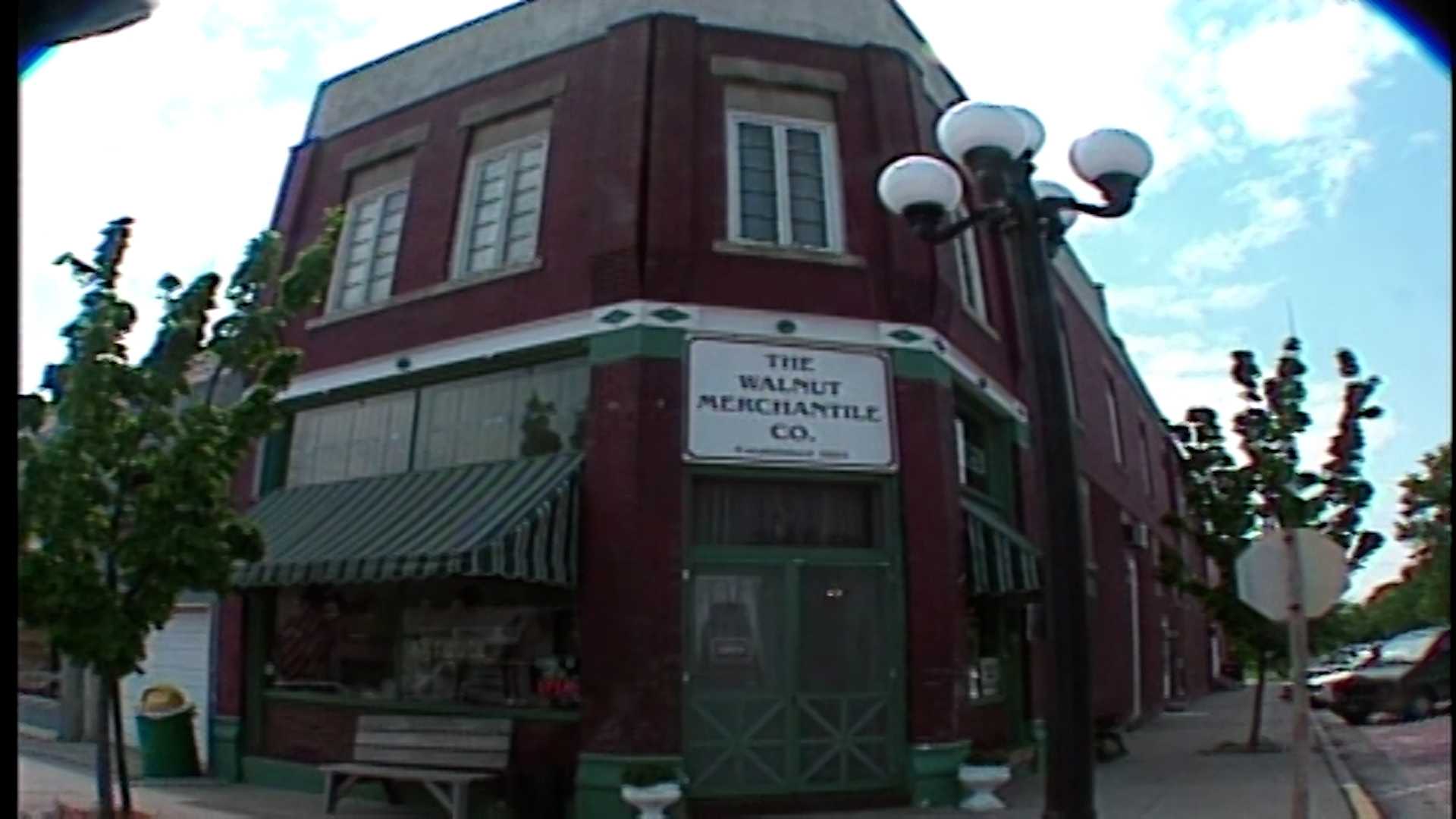 KETV visits small town antique stores in 1996 to learn difference between antiques and old junk