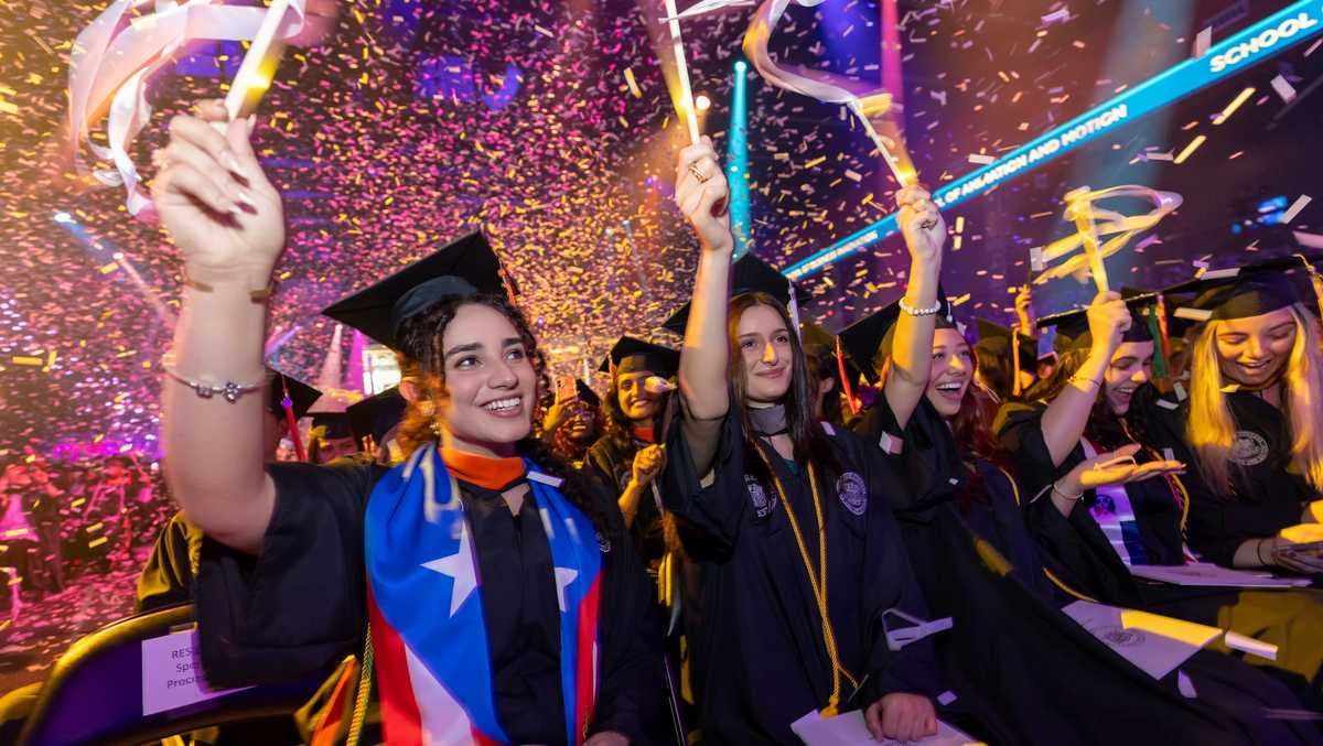 SCAD celebrates largest graduating class in school history
