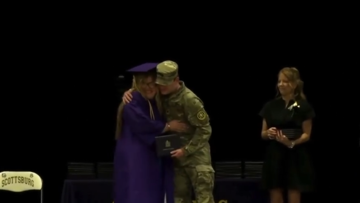 WATCH | US soldier returns home from overseas to surprise sister at graduation