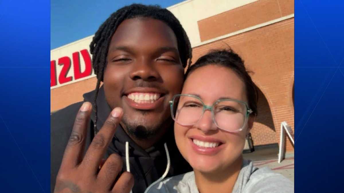 NFL rookie pays for woman's groceries: 'Do good deeds'